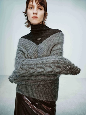 V-neck Cable Knit Sweater Layered Collar System