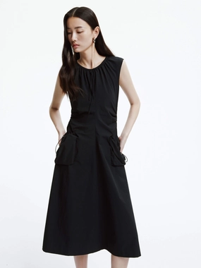 Sleeveless Pleated Detail Dress Clean Tone windproof