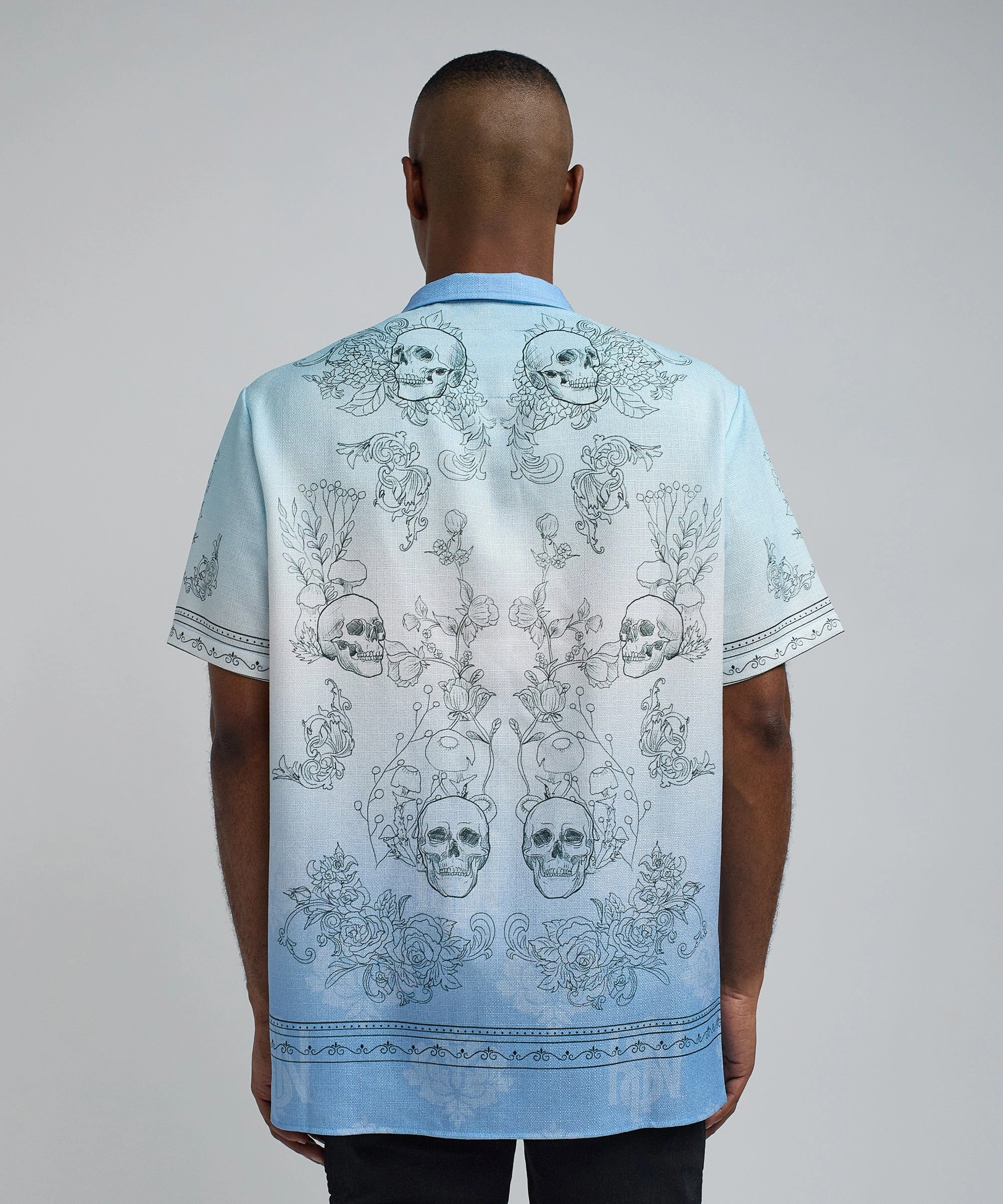 LayeredCollar Active Design Styx Skulls Linen Texture Short Sleeve Button Down Shirt - Light Blue