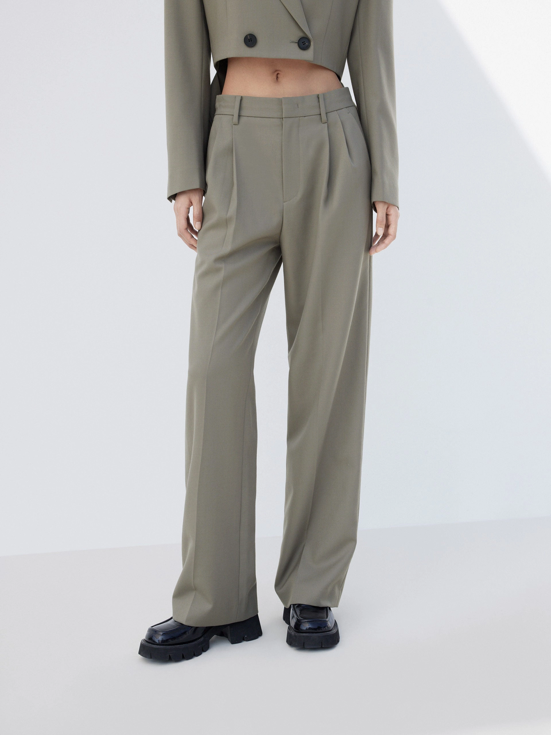 Air Flow Modular Pocket System Tailored Straight Suit Pants