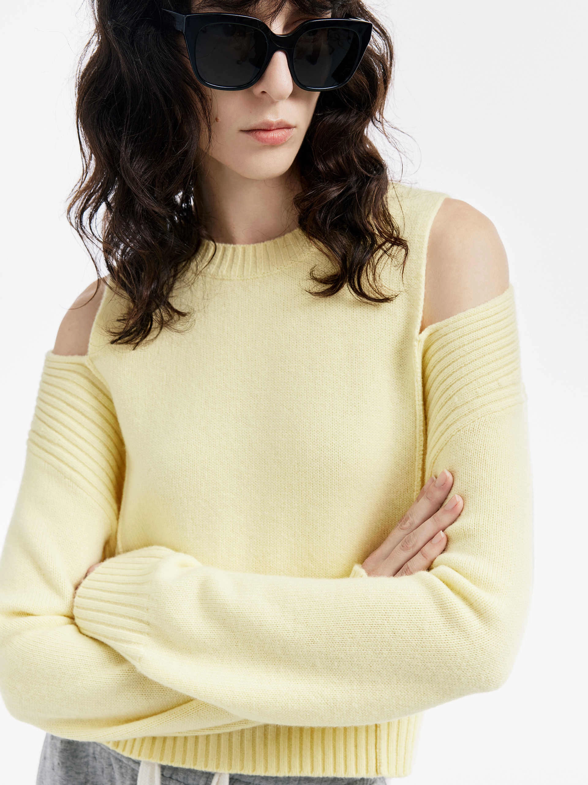 ErgonomicSleeves Double Layered Fabric Cut Shoulder Wool Sweater