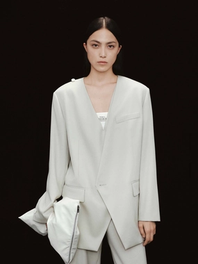 Slim Tailored Non Restrictive Cut Deconstructed V-neck Blazer