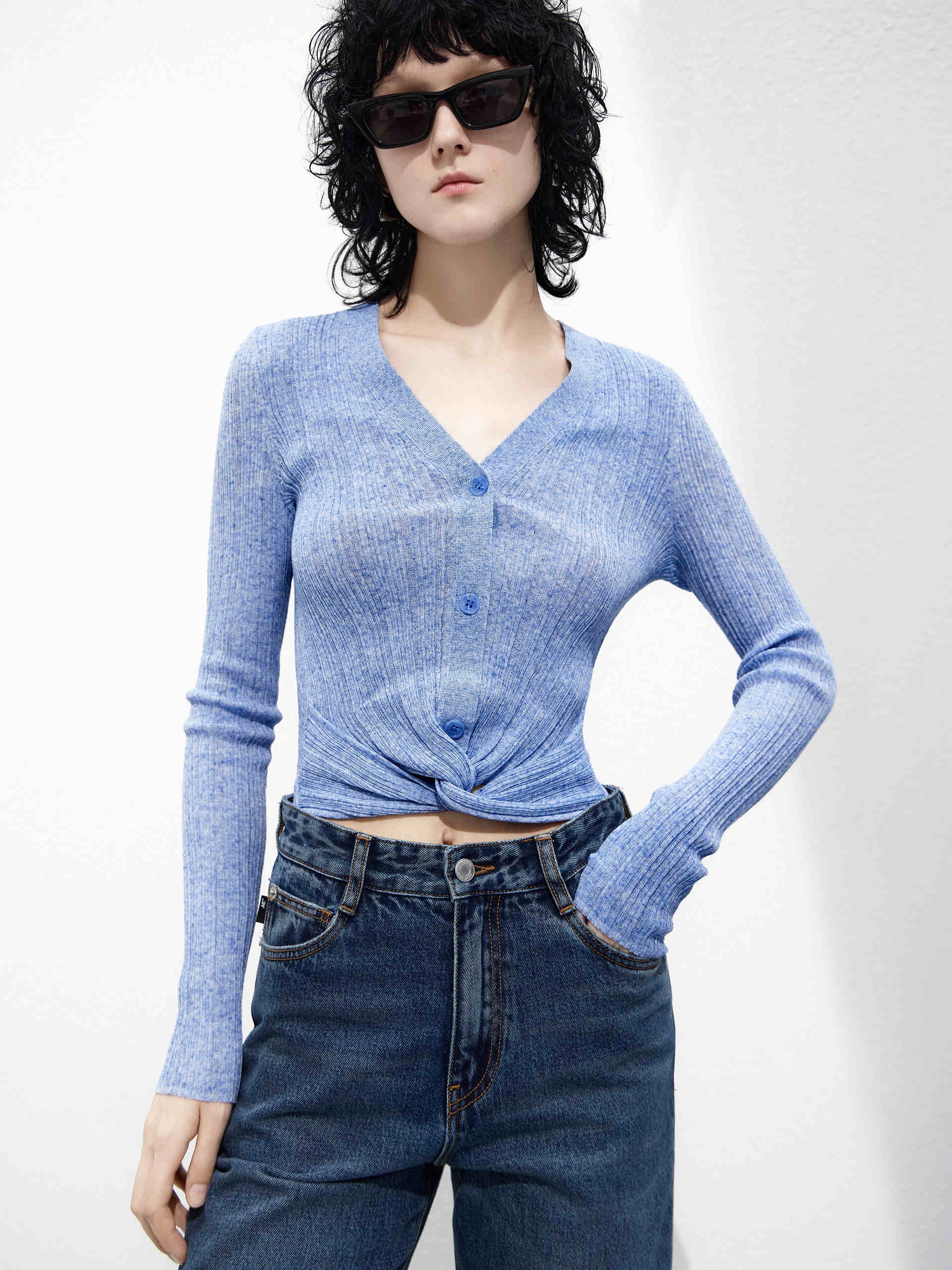 DurableCollarStays Stretch Fit Engineering Twist Detail Knit Top
