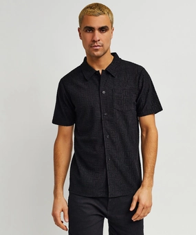 Towel Short Sleeve Embossed Pattern Button Down Shirt - Black Flowing Design QuickRelease Closures