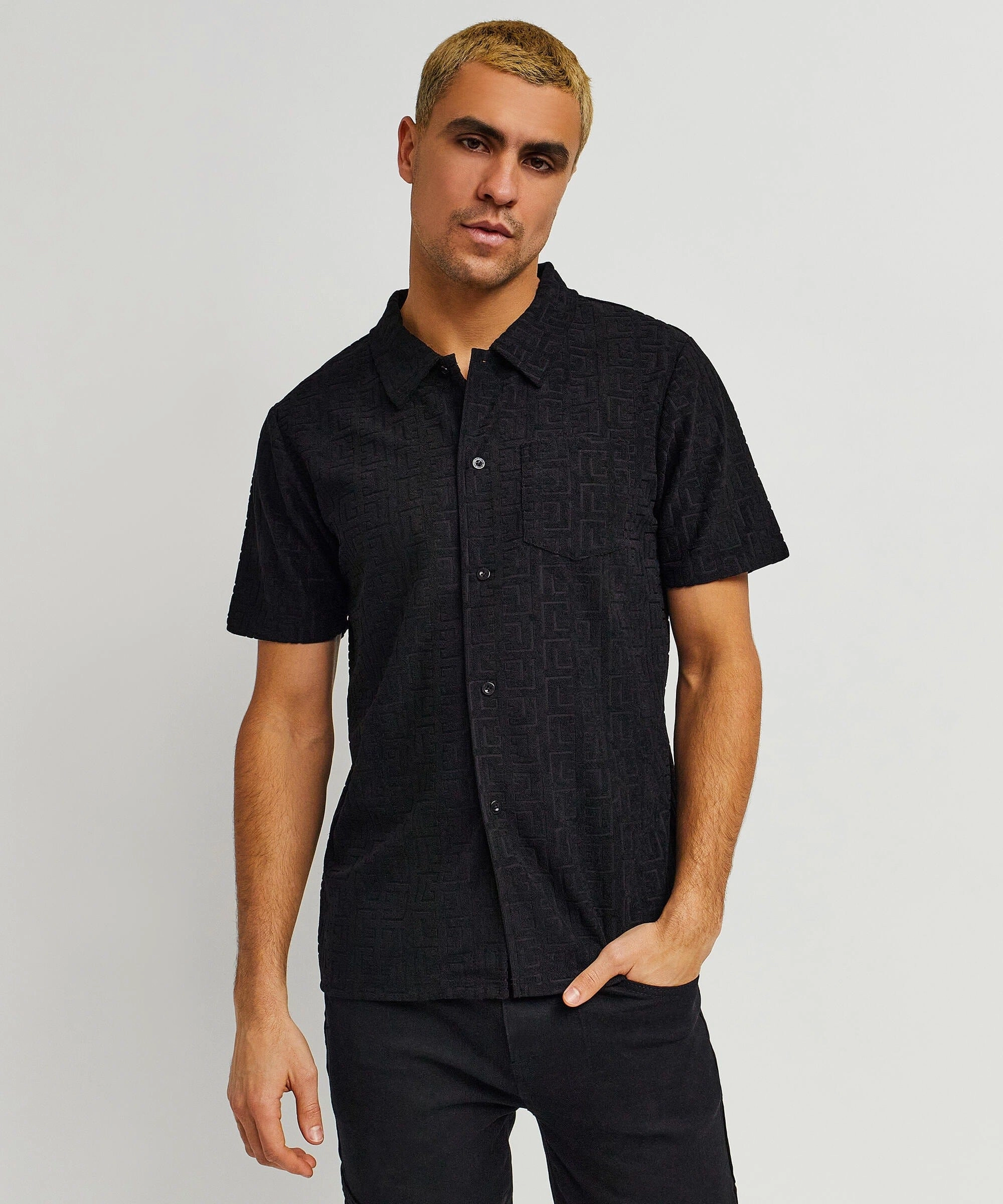 Stretchable Blend DoubleStitchedSeams Towel Short Sleeve Embossed Pattern Button Down Shirt - Black
