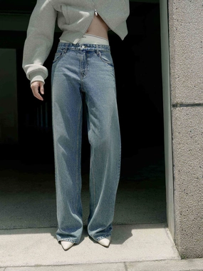 Contrast Waist Straight Jeans Body Movement