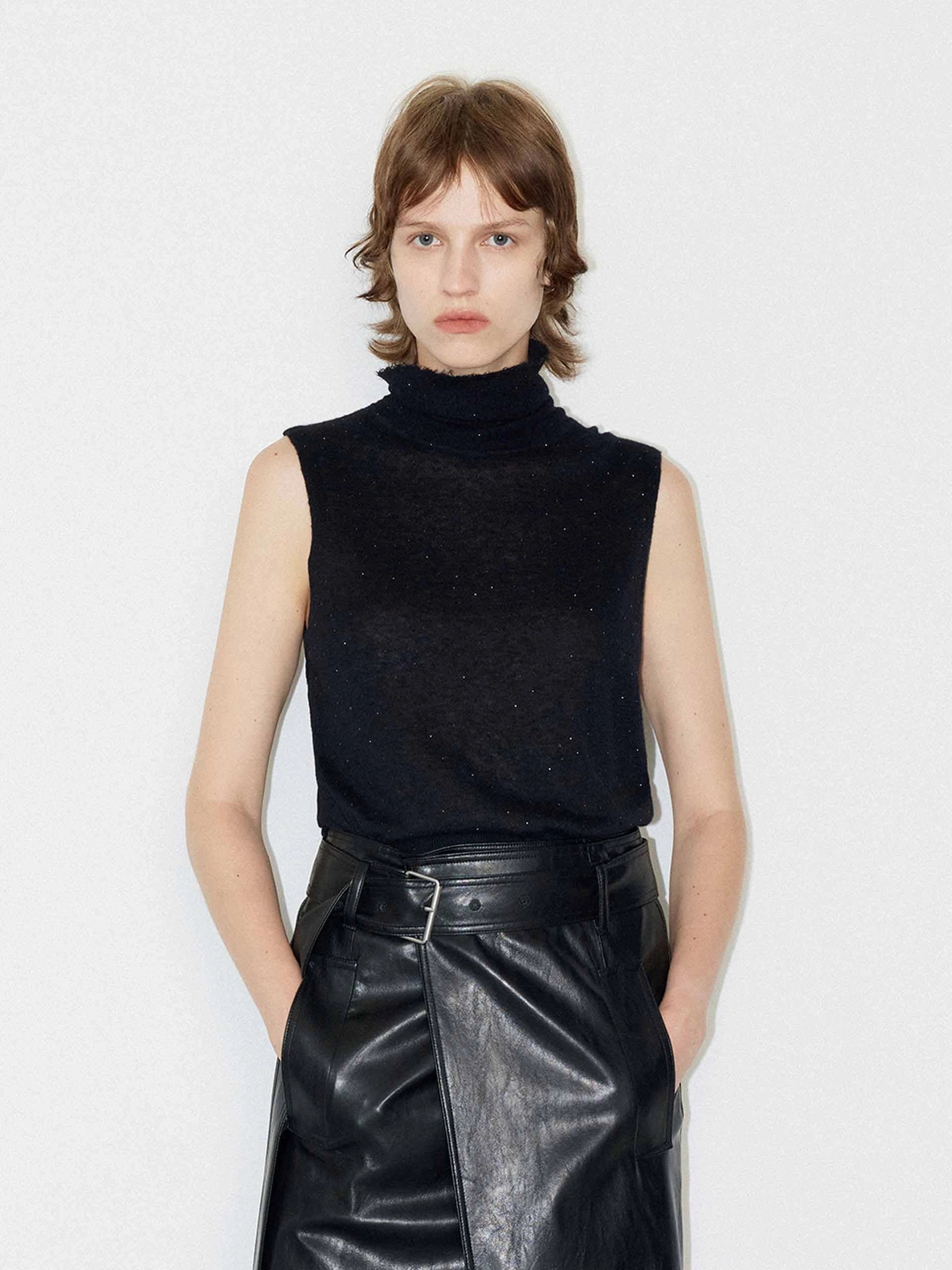 LongWearingComfort Turtleneck Knit Top