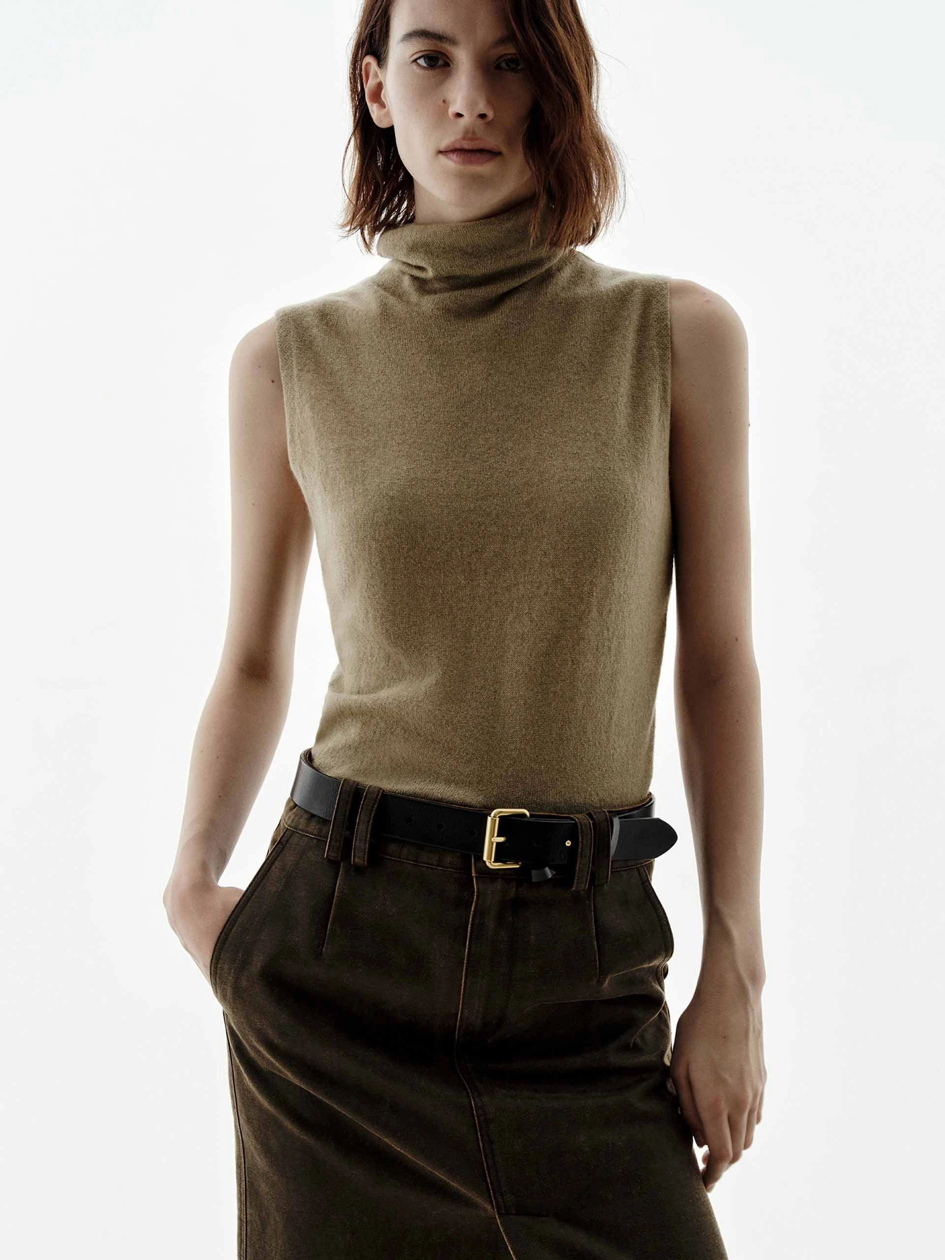 Quick Dry Material Hybrid Fabric Blend Turtleneck Sleeveless Sweater
