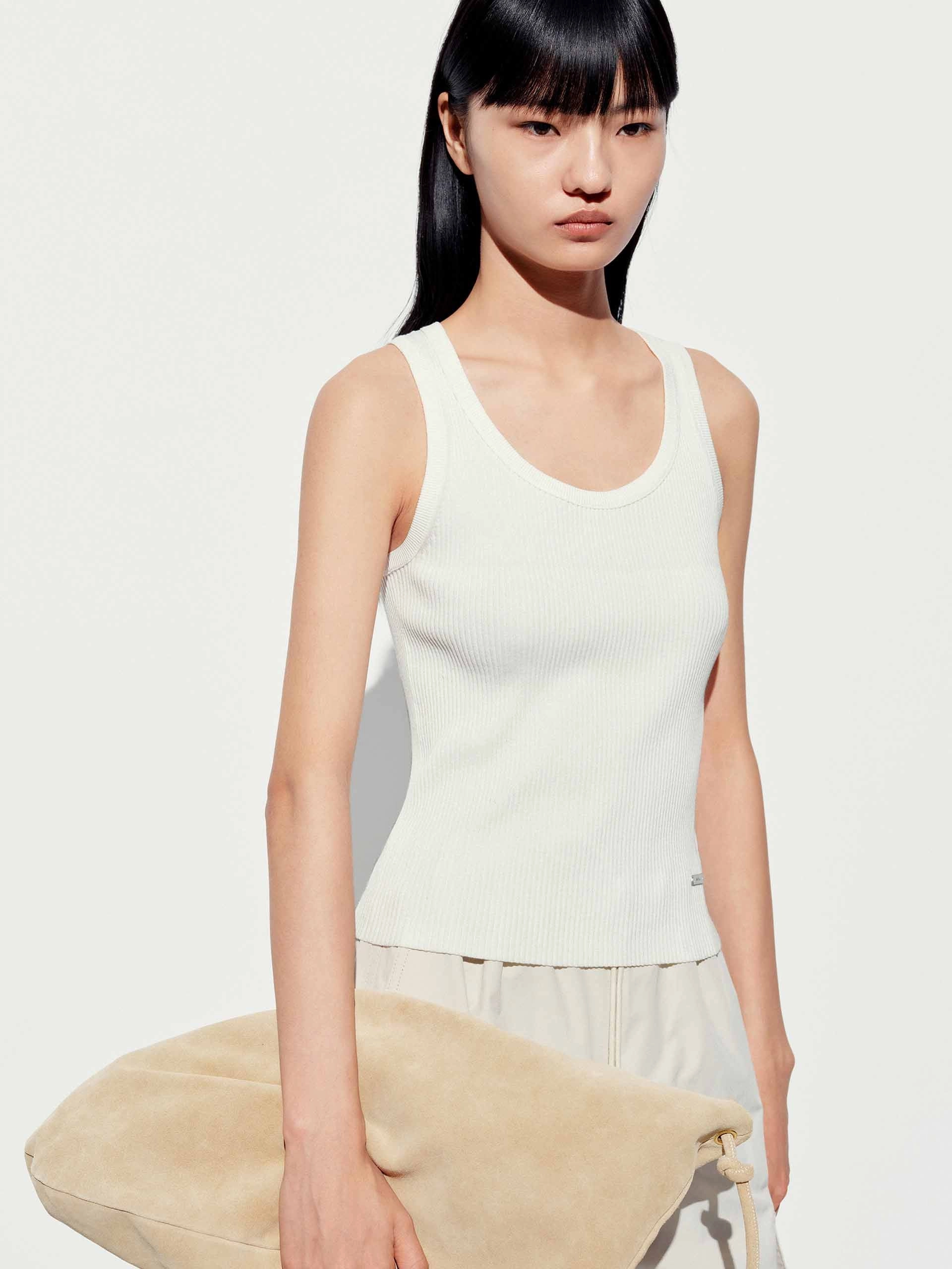 U-neck Cotton Blend Top Modern Silhouette