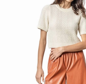 Comfy chic Cropped Cable Sweater In Ivory