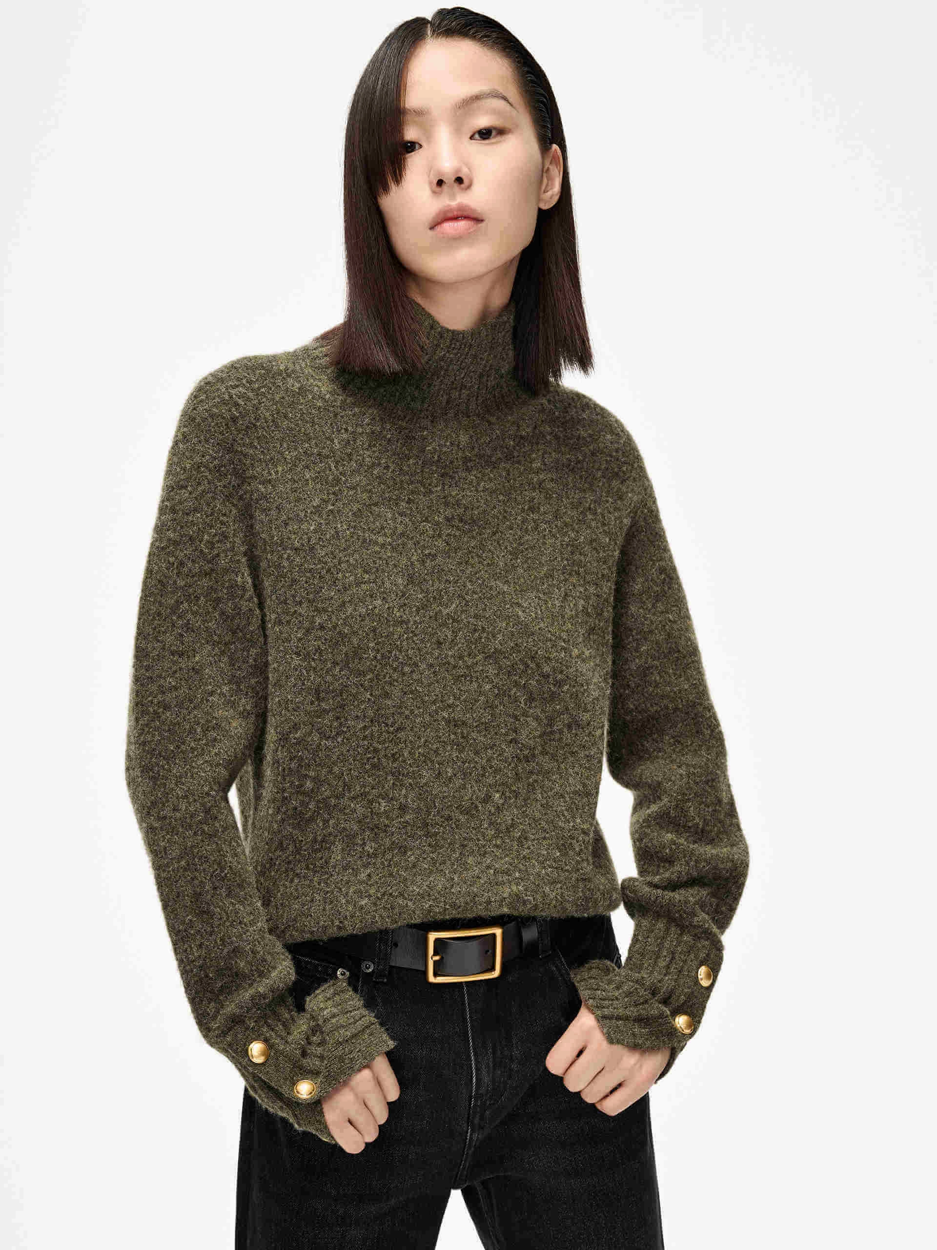 Loose Fit Turtleneck Sweater Fade Resistant Dye