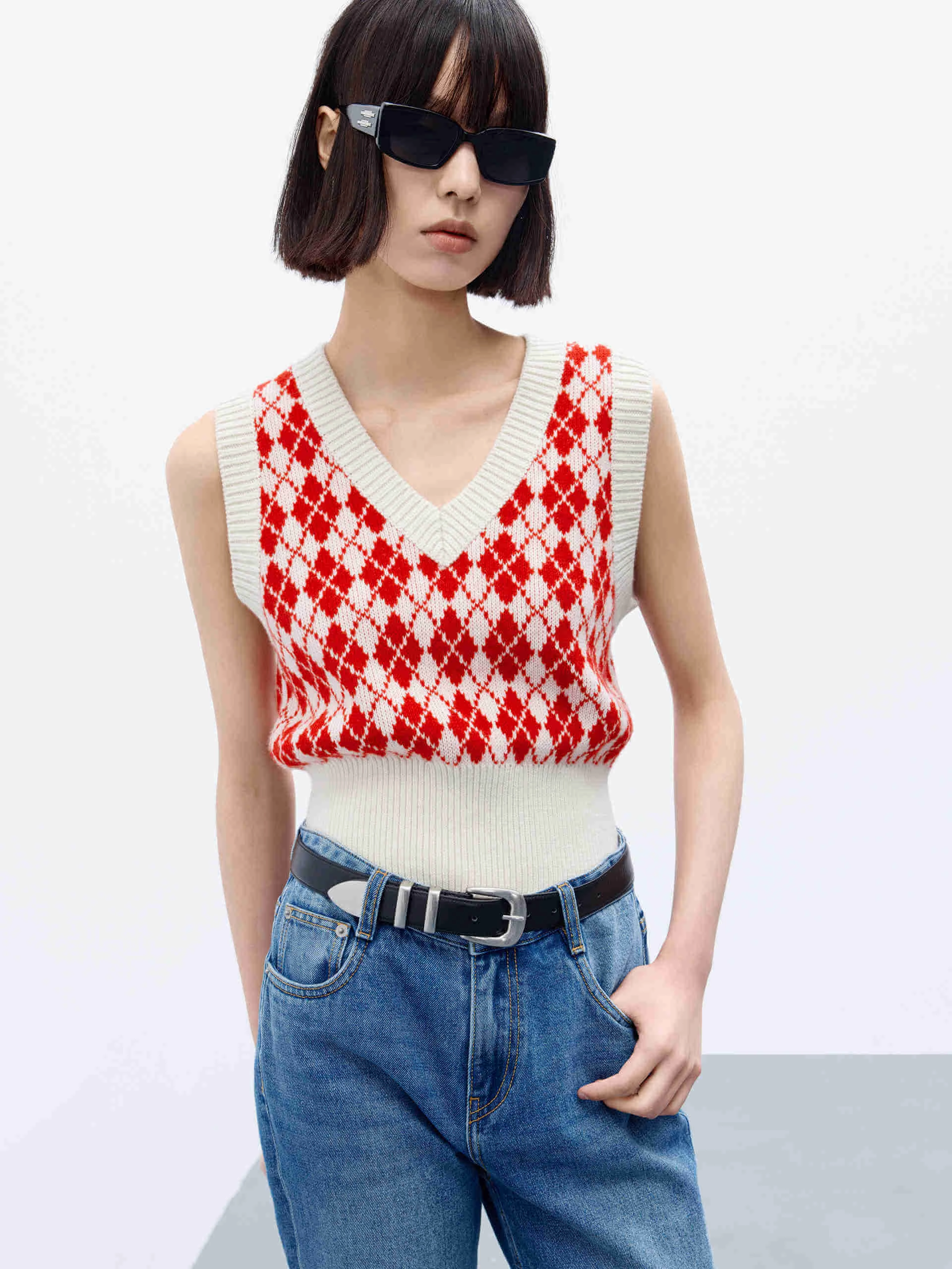 V-neck Argyle Check Knit Vest Layered Collar System