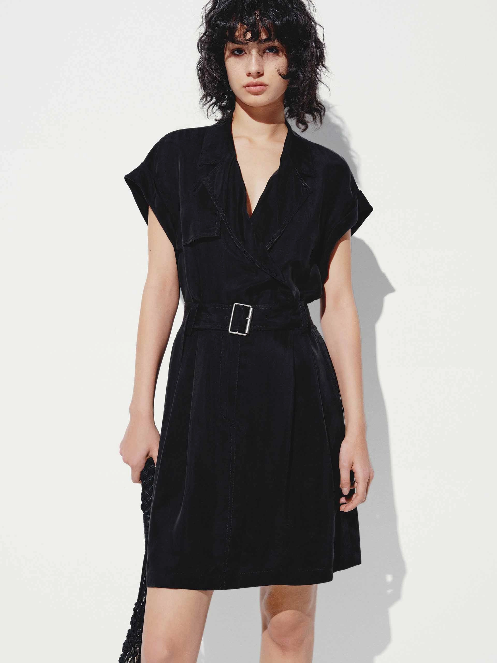 Floral Comfort Seasonal Fit V-neck Black Mini Dress