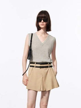 V-neck Cable Knit Vest Minimalist Aesthetic LayeredNeckline