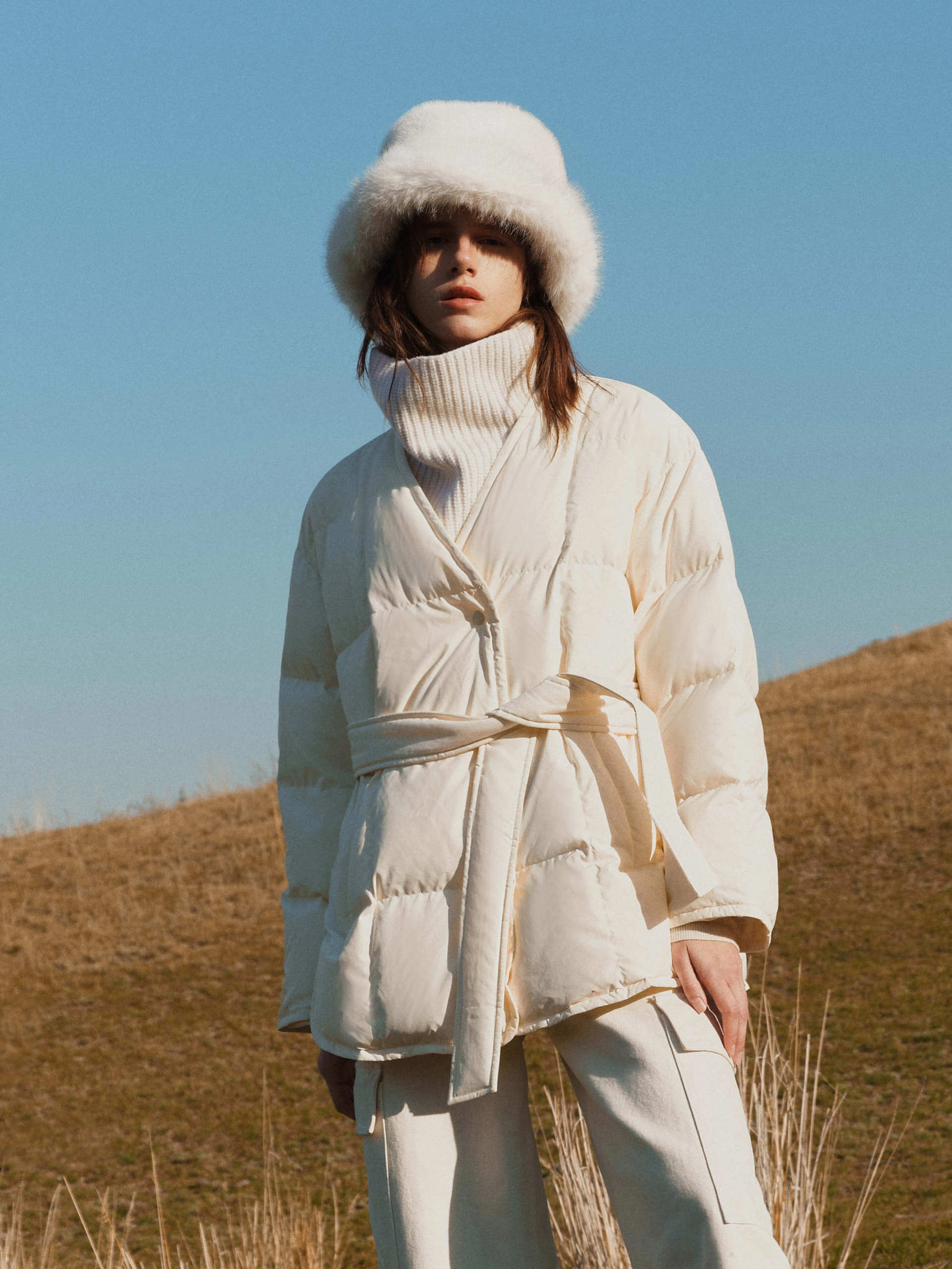 Easy Comfort Magnetic Fasteners V-neck Down Jacket with Shawl