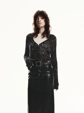 FlexibleCollarStructure Raw Edge Finish V-neck Fitted Knit Cardigan