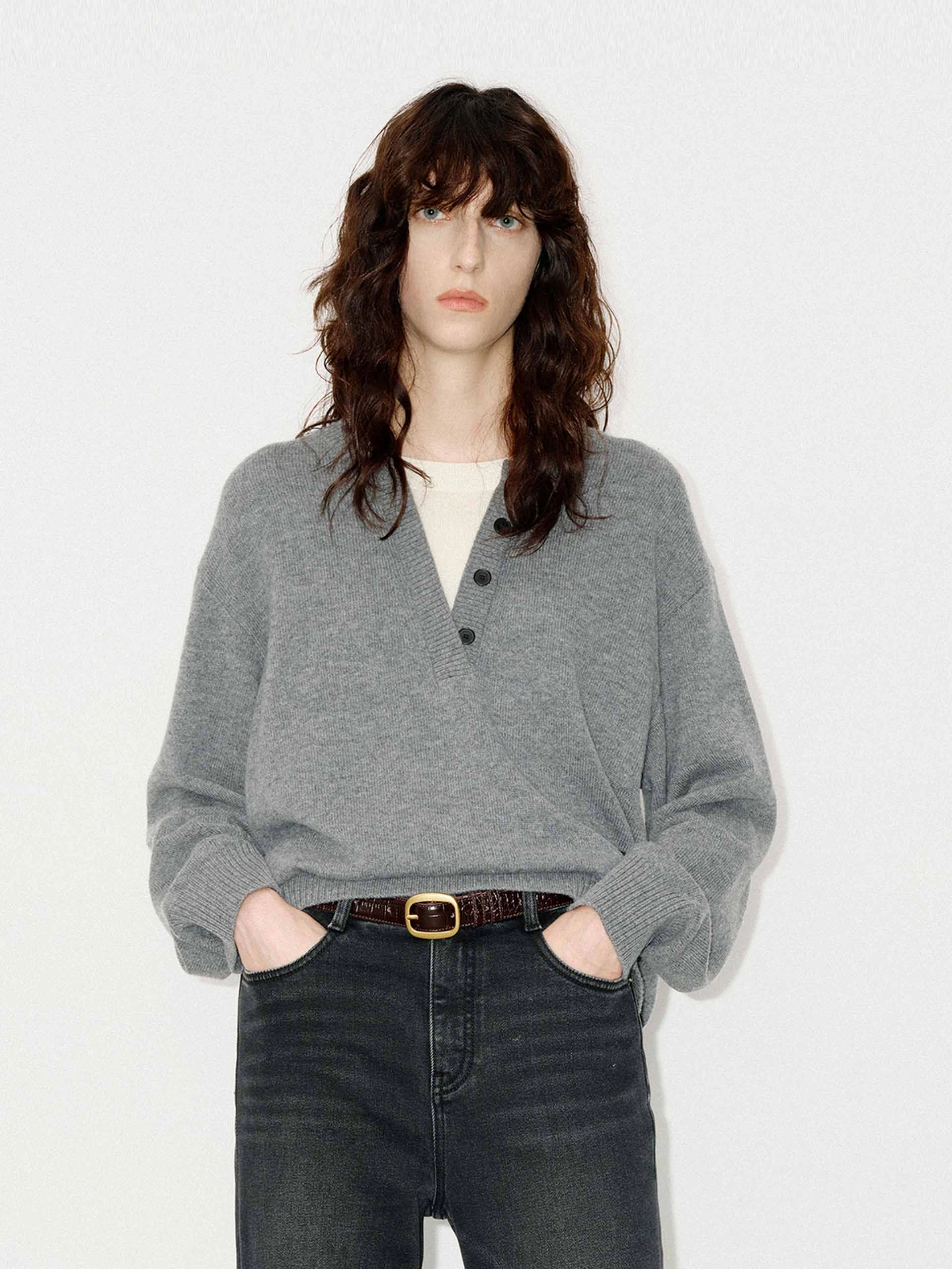 V-neck Loose Sweater Biodegradable material slim fit