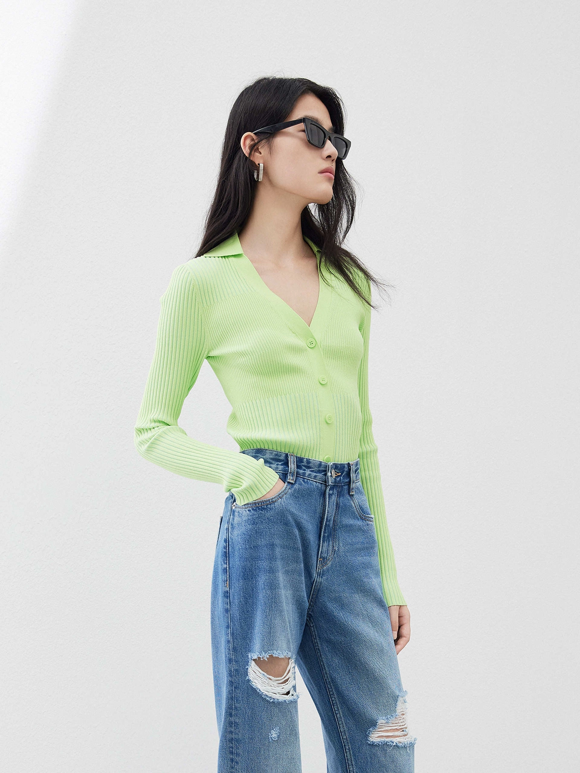 StaticResistant Material V Neck Ribbed Knit Top
