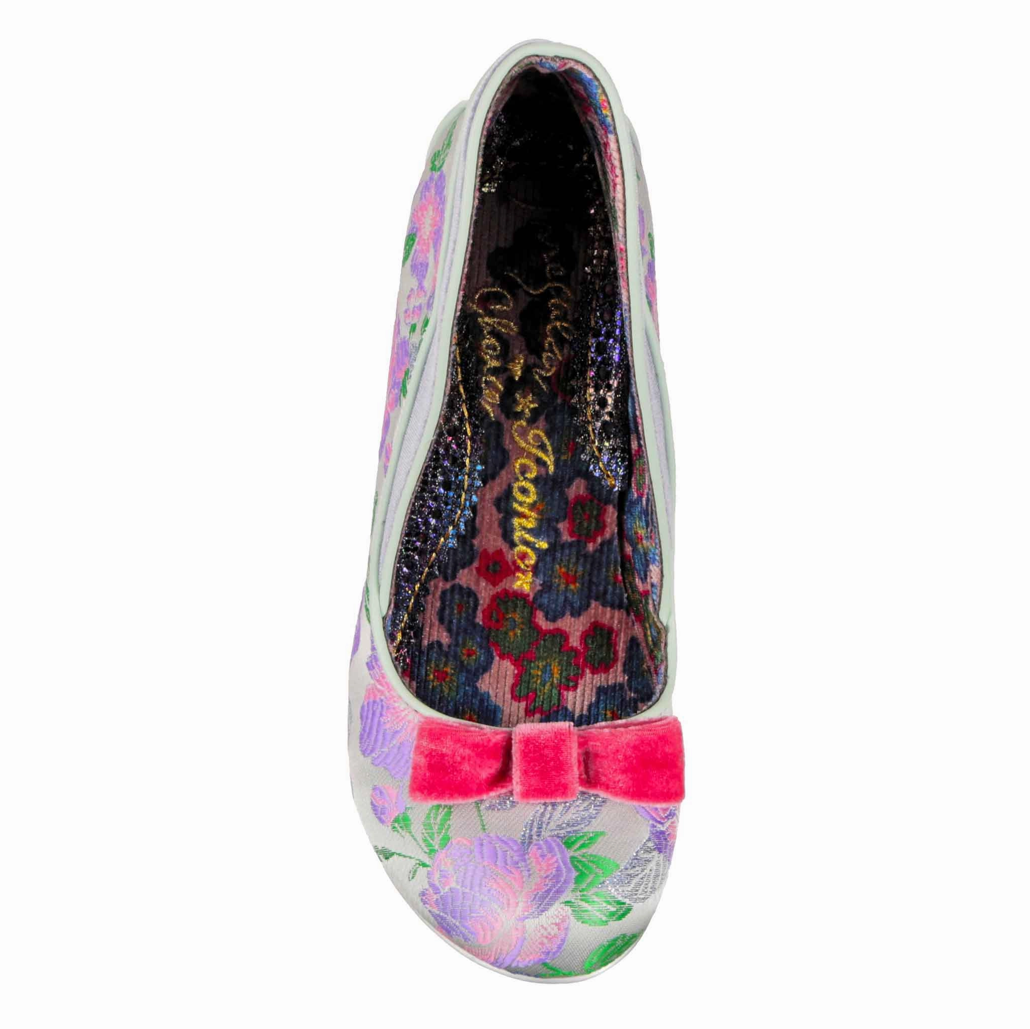 Elegant Stiletto Shoes Bold Detail Walk In The Park