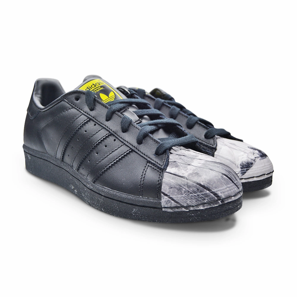 Modern sole Adidas Superstar Pharrell Supersh - S83360 - Black Yellow Trainers