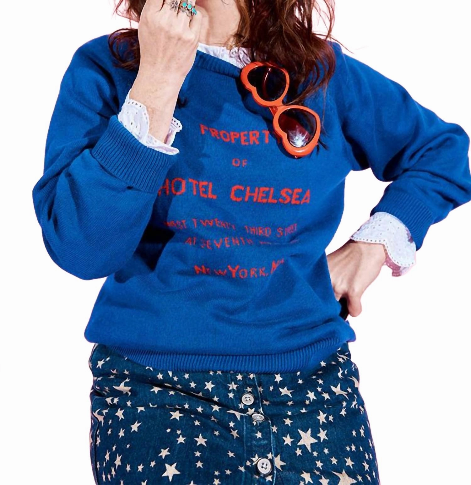 Comfy Style Non Restrictive Fit Chelsea Sweater In Navy/scarlet