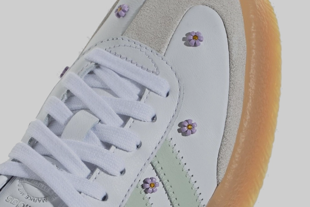 Women's adidas Sambae 'Cloud White and Linen Green' Active Design Field Step