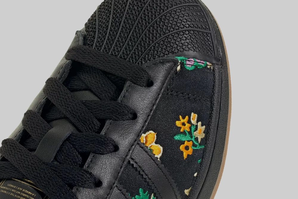 Women's adidas Superstar II 'Floral Embroidery' Running Vibe Neutral Look