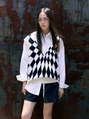 Wool V-neck Knit Vest Layered Ventilation Zones