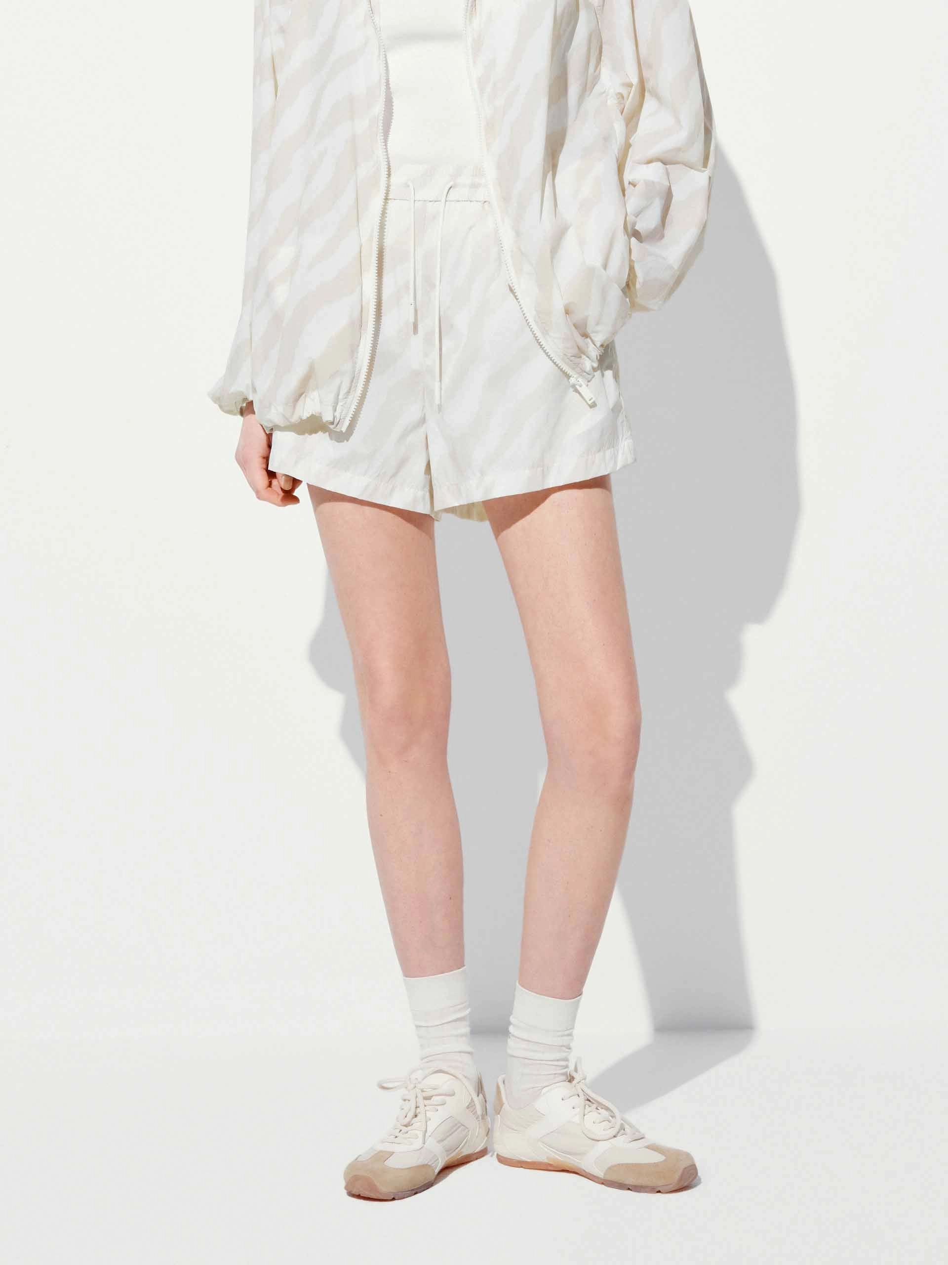 Weekend Style Zebra Pattern Elastic Shorts