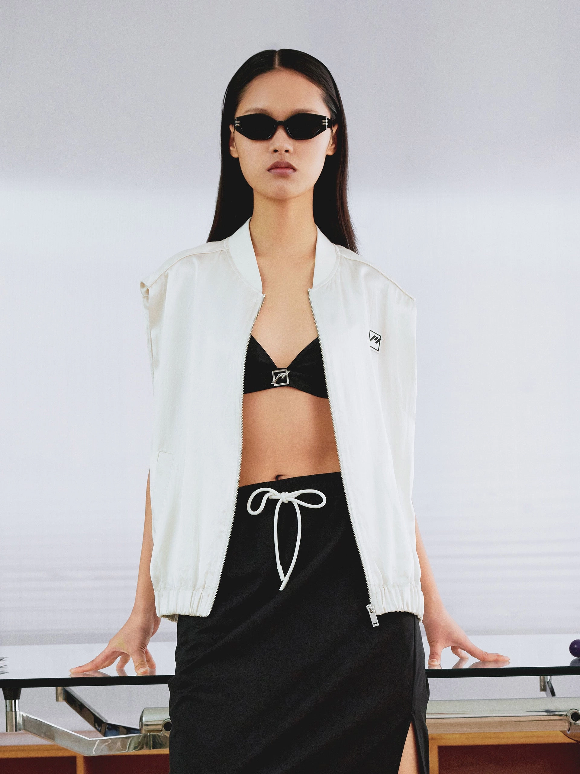 Smart Casual Piece Zip Up Structured Sleeveless Jacket